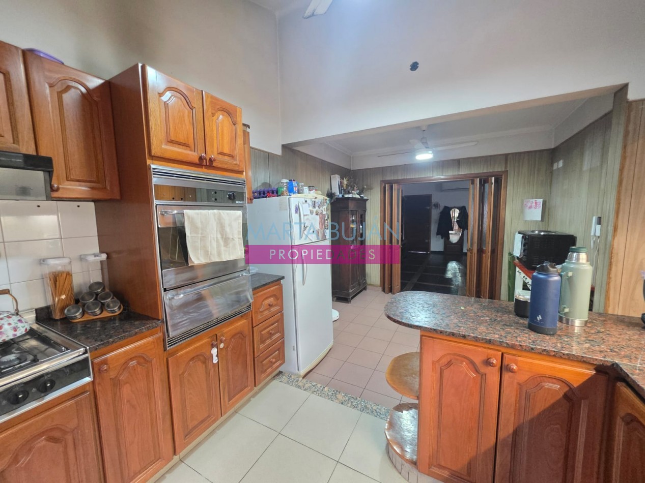 VENTA CASA IDEAL 2 FAMILIAS. M. CASTRO 2880 REMEDIOS DE ESCALADA