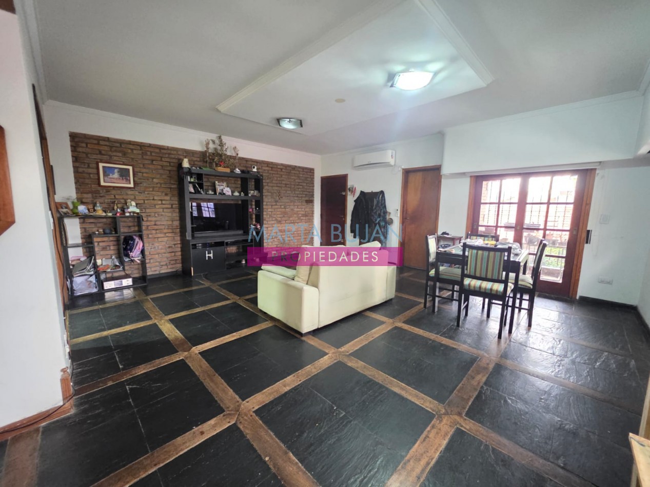 VENTA CASA IDEAL 2 FAMILIAS. M. CASTRO 2880 REMEDIOS DE ESCALADA
