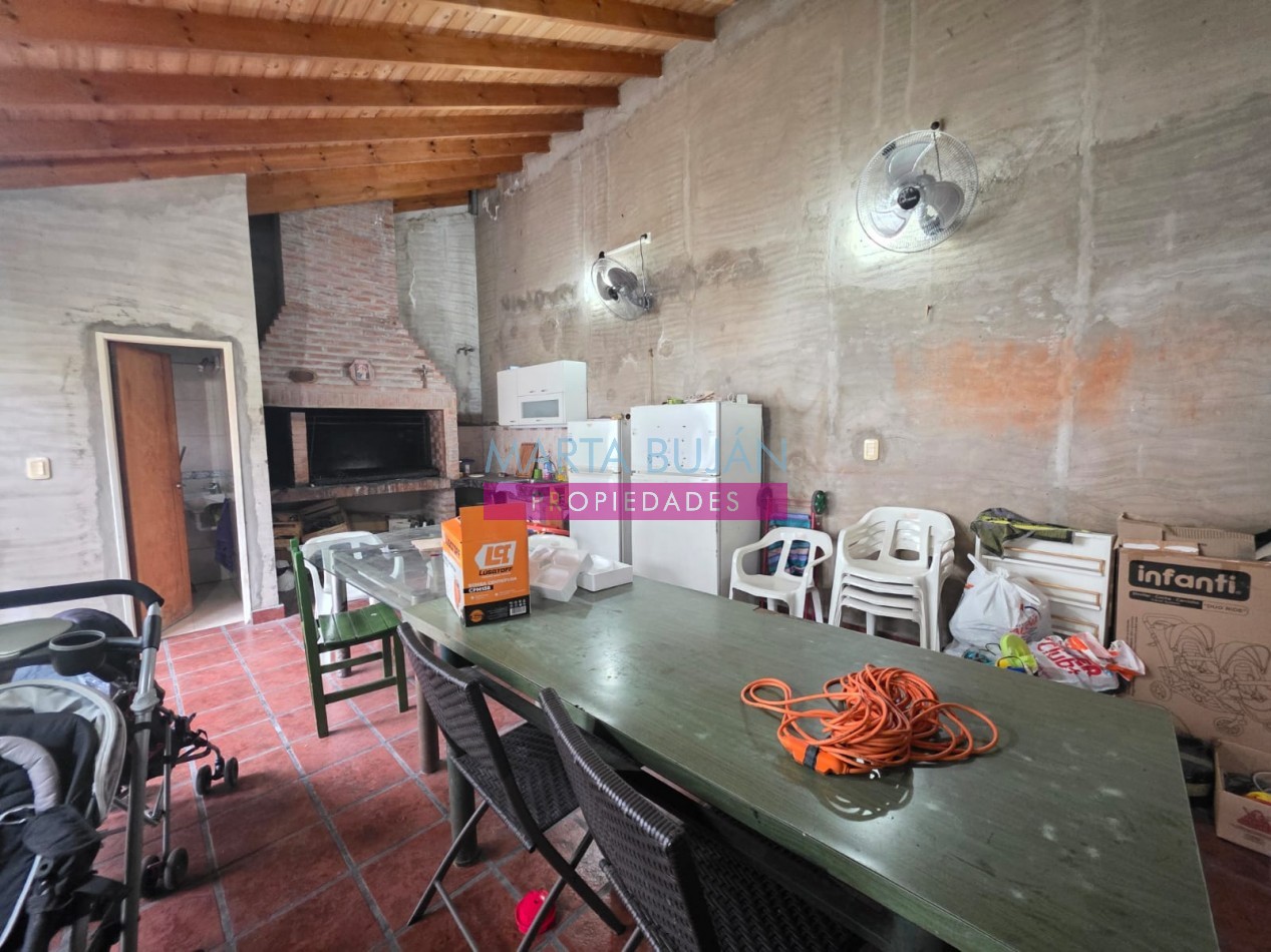 VENTA CASA IDEAL 2 FAMILIAS. M. CASTRO 2880 REMEDIOS DE ESCALADA