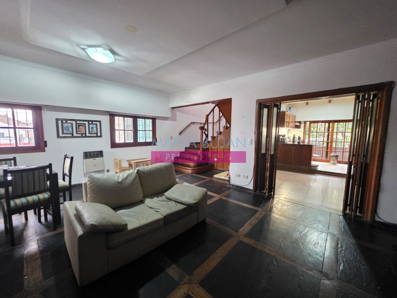 VENTA CASA IDEAL 2 FAMILIAS. M. CASTRO 2880 REMEDIOS DE ESCALADA