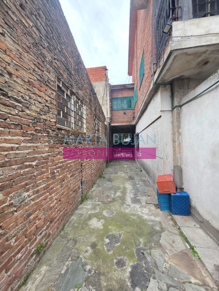 VENTA CASA IDEAL 2 FAMILIAS. M. CASTRO 2880 REMEDIOS DE ESCALADA
