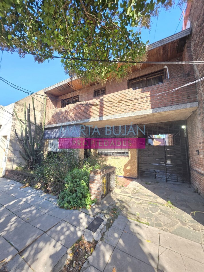 VENTA CASA IDEAL 2 FAMILIAS. M. CASTRO 2880 REMEDIOS DE ESCALADA