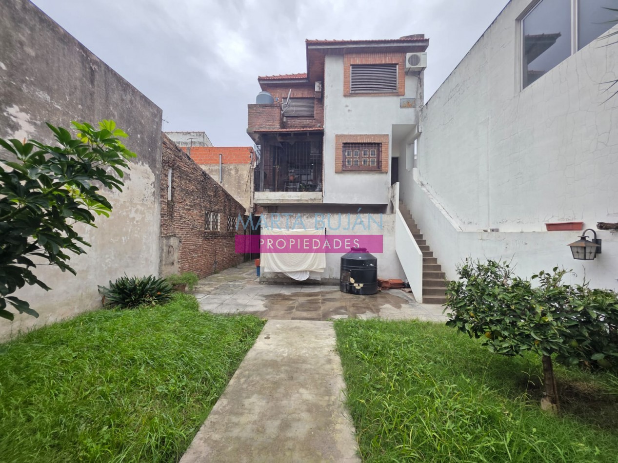 VENTA CASA IDEAL 2 FAMILIAS. M. CASTRO 2880 REMEDIOS DE ESCALADA